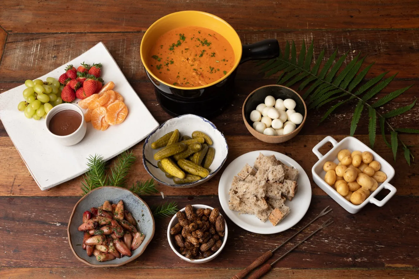 Fondue de queijo e chocolate - Nossa chef GabrCelebre o Dia dos Namorados no Quintana em Curitiba!