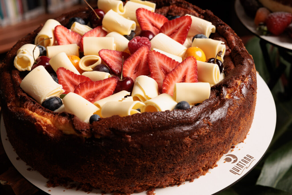 Cheesecake de frutas vermelhas do cardápio de encomendas do Quintana Gastronomia para a Ceia de Natal 2025 em Curitiba