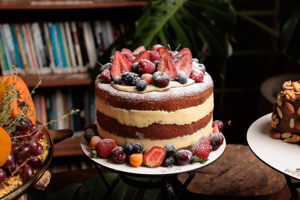 Naked Cake do cardápio de encomendas do Quintana Gastronomia para a Ceia de Natal 2025 em Curitiba.